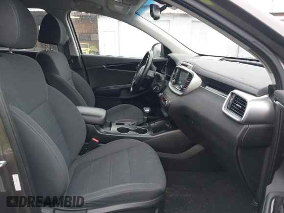 2019 Kia Sorento LX with VIN 5XYPG4A36KG498972, listed as a IAAI auction lot 41451765 with 82,339 mi miles. Bid and sale history available at carsss.com. Image 5.