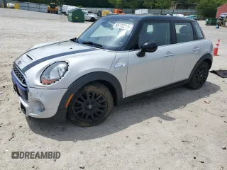 2015 MINI Hardtop 4 Door S z VIN WMWXU3C5XF2B56555, wystawiony jako Copart lot #58775215 z przebiegiem 101 426 mil mil oraz Czysty tytuł • Clean title. Historia ofert i sprzedaży dostępna na DreamBid. Obrazek 1.