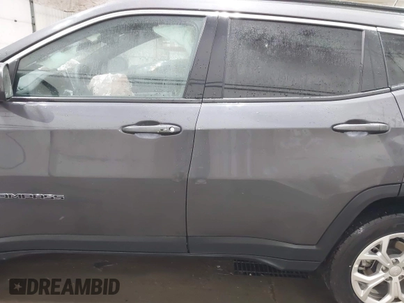 2024 Jeep Compass Latitude with VIN 3C4NJDBN1RT116956, listed as a IAAI auction lot 41390402 with 17,533 mi miles. Bid and sale history available at carsss.com. Image 14.