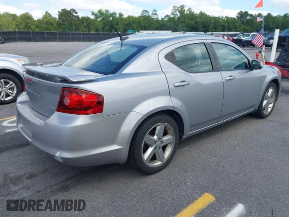 2013 Dodge Avenger SXT z VIN 1C3CDZCG7DN742374, wystawiony jako IAAI lot #42349766 z przebiegiem 110 867 mil mil oraz . Historia ofert i sprzedaży dostępna na DreamBid. Obrazek 4.