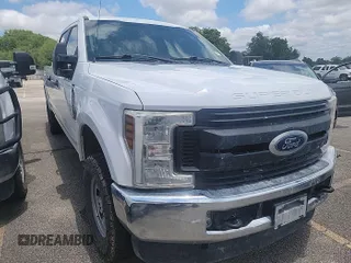 2019 Ford F-250 XL z VIN 1FT7W2B60KED86550, wystawiony jako IAAI lot #42501135 z przebiegiem 188 501 mil mil oraz . Historia ofert i sprzedaży dostępna na DreamBid. Obrazek 38.