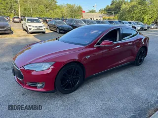 2013 Tesla Model S with VIN 5YJSA1CG5DFP18929, listed as a Copart auction lot 67245595 with 111,151 mi miles and Clean title. Bid and sale history available at DreamBid. Image 2.