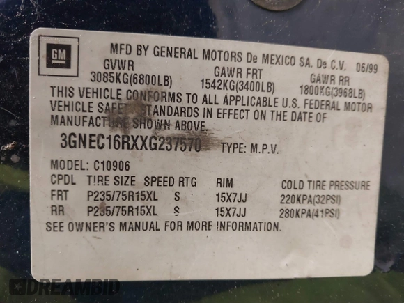 1999 Chevrolet Suburban with VIN 3GNEC16RXXG237570, listed as a IAAI auction lot 40210234 with 176,902 mi miles. Bid and sale history available at carsss.com. Image 9.