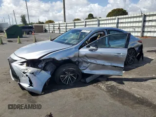 2022 Lexus ES 350 z VIN 58ADZ1B1XNU124011, wystawiony jako Copart lot #50873935 z przebiegiem 38 180 mil mil oraz Nie do naprawy. Historia ofert i sprzedaży dostępna na DreamBid. Obrazek 1.