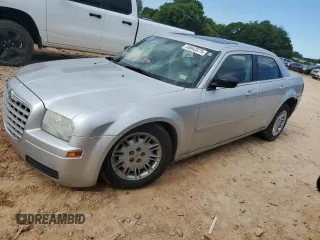 2005 Chrysler 300 300 z VIN 2C3JA43R25H544980, wystawiony jako Copart lot #55943375 z przebiegiem 67 298 mil mil oraz Szkoda całkowita • Salvage title. Historia ofert i sprzedaży dostępna na DreamBid. Obrazek 1.