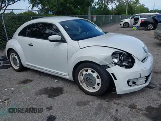 2015 Volkswagen Beetle Fleet Edition с VIN 3VWF17AT2FM656714, выставлен на аукционе IAAI как лот 42698040 с пробегом 72 348 миль миль и . История ставок и продаж доступна на DreamBid. Изображение 1.