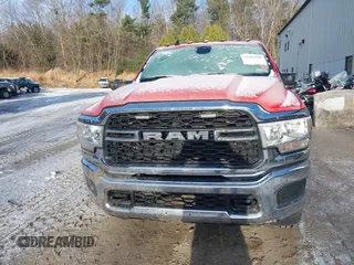 2024 Ram 2500 Tradesman z VIN 3C6UR5CJ0RG181612, wystawiony jako IAAI lot #41005946 z przebiegiem 12 715 mil mil oraz . Historia ofert i sprzedaży dostępna na DreamBid. Obrazek 12.