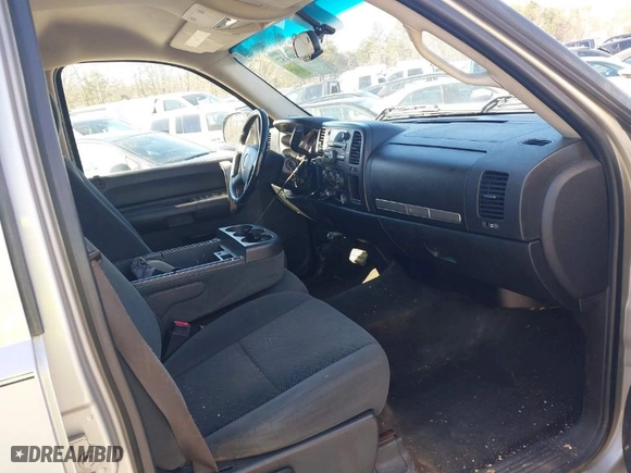 2008 Chevrolet Silverado 1500 LTZ with VIN 3GCEC13J78G168779, listed as a IAAI auction lot 41589457 with 250,207 mi miles. Bid and sale history available at carsss.com. Image 5.