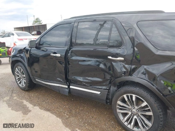 2017 Ford Explorer Platinum with VIN 1FM5K8HT9HGC91593, listed as a IAAI auction lot 41878996 with 121,932 mi miles. Bid and sale history available at carsss.com. Image 6.