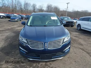 2017 Lincoln MKC Reserve z VIN 5LMTJ3DH0HUL70096, wystawiony jako IAAI lot #41621892 z przebiegiem 115 071 mil mil oraz . Historia ofert i sprzedaży dostępna na DreamBid. Obrazek 12.