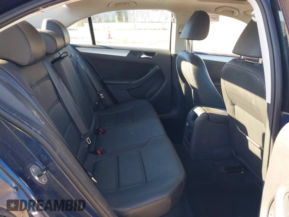 2013 Volkswagen Jetta Sedan SE w/Convenience/Sunroof with VIN 3VWBP7AJ2DM387560, listed as a IAAI auction lot 39266996 with 136,636 mi miles. Bid and sale history available at carsss.com. Image 8.