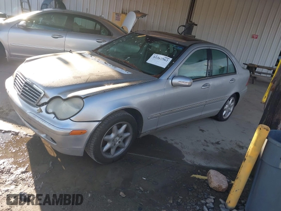 2003 Mercedes-Benz C 240 с VIN WDBRF61J53F422376, выставлен на аукционе IAAI как лот 42262562 с пробегом 167 003 миль миль и . История ставок и продаж доступна на DreamBid. Изображение 2.