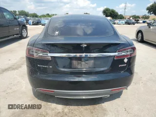 2013 Tesla Model S z VIN 5YJSA1DN6DFP20864, wystawiony jako Copart lot #66708325 z przebiegiem 179 928 mil mil oraz Czysty tytuł • Clean title. Historia ofert i sprzedaży dostępna na DreamBid. Obrazek 6.