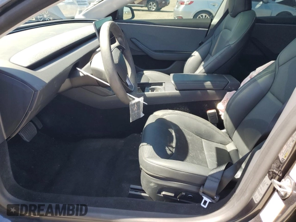 2024 Tesla Model 3 z VIN 5YJ3E1EA9RF820808, wystawiony jako Copart lot #51255605 z przebiegiem 12 216 mil mil oraz Szkody całkowita. Historia ofert i sprzedaży dostępna na DreamBid. Obrazek 7.