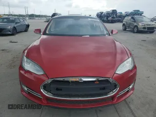 2013 Tesla Model S with VIN 5YJSA1AG7DFP12228, listed as a Copart auction lot 60040665 with 87,674 mi miles and Clean title. Bid and sale history available at DreamBid. Image 5.