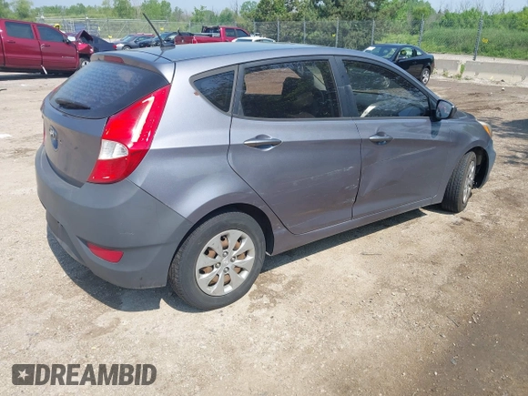 2016 Hyundai Accent SE z VIN KMHCT5AE1GU261082, wystawiony jako IAAI lot #42441435 z przebiegiem 217 219 mil mil oraz . Historia ofert i sprzedaży dostępna na DreamBid. Obrazek 4.