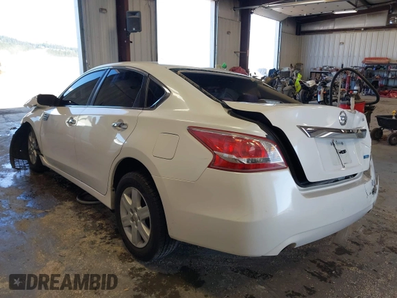 2013 Nissan Altima SV with VIN 1N4AL3AP5DC231639, listed as a IAAI auction lot 42052441 with 170,997 mi miles and . Bid and sale history available at carsss.com. Image 3.