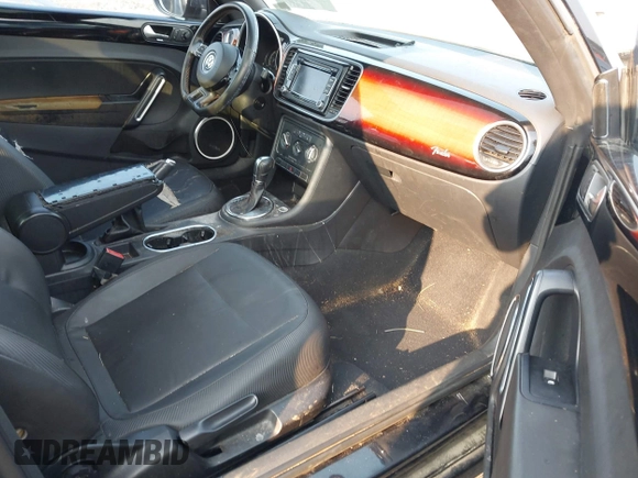 2013 Volkswagen Beetle 2.5L w/Sun/Sound/Nav с VIN 3VWJP7AT7DM677581, выставлен на аукционе IAAI как лот 42429868 с пробегом Не указан миль и . История ставок и продаж доступна на DreamBid. Изображение 5.