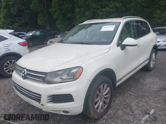 2011 Volkswagen Touareg Sport z VIN WVGFF9BPXBD006399, wystawiony jako IAAI lot #42436074 z przebiegiem 134 075 mil mil oraz . Historia ofert i sprzedaży dostępna na DreamBid. Obrazek 2.