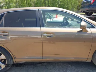 2010 Toyota Venza with VIN 4T3ZK3BB5AU027340, listed as a IAAI auction lot 41974383 with 261,430 mi miles. Bid and sale history available at carsss.com. Image 13.