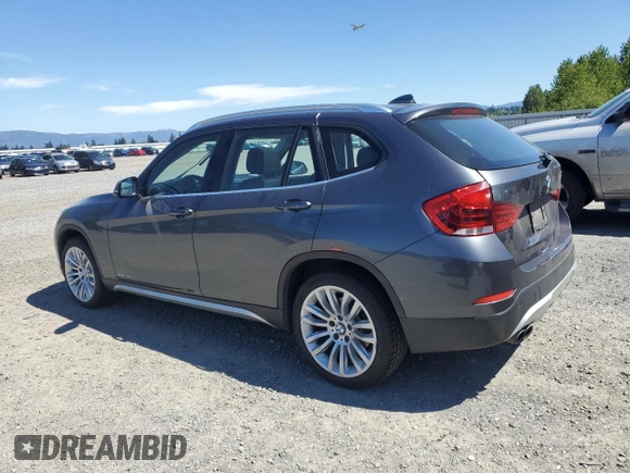 2013 BMW X1 xDrive28i z VIN WBAVL1C5XDVR89392, wystawiony jako Copart lot #55699185 z przebiegiem 127 856 mil mil oraz Czysty tytuł • Clean title. Historia ofert i sprzedaży dostępna na DreamBid. Obrazek 2.