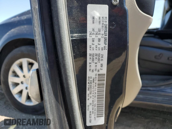 2014 Chrysler Town & Country Touring z VIN 2C4RC1BG9ER125980, wystawiony jako Copart lot #55575455 z przebiegiem 246 013 mil mil oraz Szkoda całkowita • Salvage title. Historia ofert i sprzedaży dostępna na DreamBid. Obrazek 13.