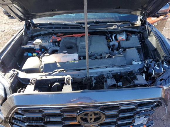 2024 Toyota Sequoia SR5 with VIN 7SVAAABA7RX028059, listed as a Copart auction lot 44797595 with 0 mi miles and Salvage Title. Bid and sale history available at carsss.com. Image 12.