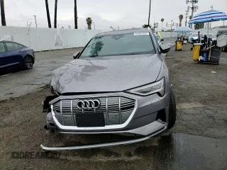 2019 Audi e-tron Premium Plus с VIN WA1LABGE7KB021954, выставлен на аукционе Copart как лот 47867025 с пробегом 74 853 миль миль и Списание • Salvage title. История ставок и продаж доступна на DreamBid. Изображение 11.