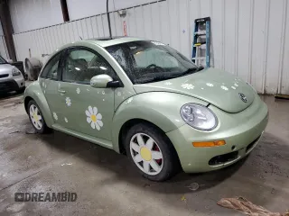 2009 Volkswagen New Beetle Coupe S with VIN 3VWRG31C29M505235, listed as a Copart auction lot 81246414 with 80,888 mi miles and Salvage Title. Bid and sale history available at carsss.com. Image 4.