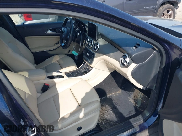 2018 Mercedes-Benz GLA 250 z VIN WDCTG4EB6JJ384480, wystawiony jako IAAI lot #41882547 z przebiegiem 84 388 mil mil oraz . Historia ofert i sprzedaży dostępna na DreamBid. Obrazek 5.