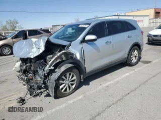 2018 Kia Sorento L z VIN 5XYPG4A3XJG382950, wystawiony jako Copart lot #52397645 z przebiegiem 109 805 mil mil oraz Szkoda całkowita • Salvage title. Historia ofert i sprzedaży dostępna na DreamBid. Obrazek 1.