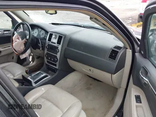 2006 Chrysler 300 C with VIN 2C3KA63H06H189591, listed as a IAAI auction lot 41810691 with 184,465 mi miles. Bid and sale history available at carsss.com. Image 5.