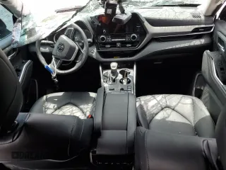 2024 Toyota Highlander LE with VIN 5TDKDRAH5RS544722, listed as a Copart auction lot 61408755 with 13,673 mi miles and Salvage title. Bid and sale history available at DreamBid. Image 8.