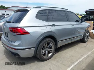 2022 Volkswagen Tiguan SE R-Line Black z VIN 3VV8B7AX9NM093043, wystawiony jako IAAI lot #42290191 z przebiegiem 55 136 mil mil oraz . Historia ofert i sprzedaży dostępna na DreamBid. Obrazek 4.