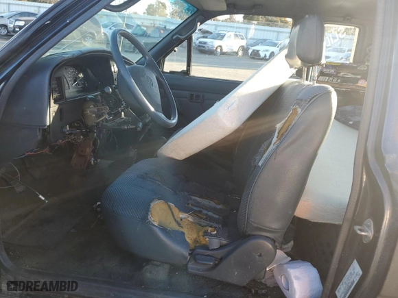 1992 Toyota 4WD Pickups DLX with VIN JT4VN13D2N5083484, listed as a Copart auction lot 44200945 with 271613 miles and Salvage Title. Bid and sale history available at carsss.com. Image 7.