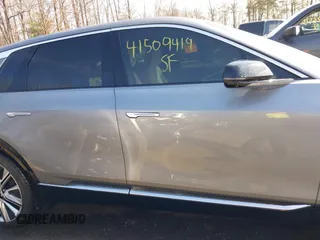 2024 Cadillac LYRIQ Luxury z VIN 1GYKPSRL3RZ107978, wystawiony jako IAAI lot #41509419 z przebiegiem 10 233 mil mil oraz . Historia ofert i sprzedaży dostępna na DreamBid. Obrazek 13.