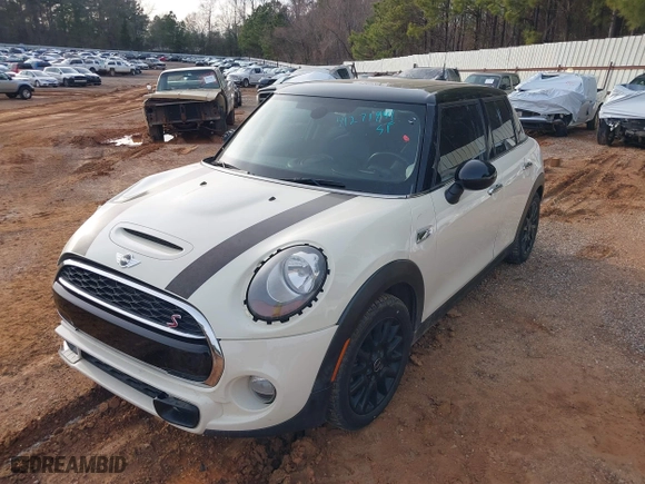2015 MINI Cooper Hardtop 4 Door S with VIN WMWXU3C50F2B59450, listed as a IAAI auction lot 41271841 with 70,719 mi miles. Bid and sale history available at carsss.com. Image 18.