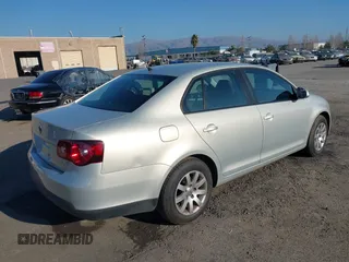 2010 Volkswagen Jetta Sedan S with VIN 3VWJZ7AJ0AM060706, listed as a IAAI auction lot 41238990 with 131,288 mi miles. Bid and sale history available at carsss.com. Image 4.