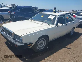 1985 Maserati Quattroporte z VIN ZAMBC1103FA305124, wystawiony jako IAAI lot #42164927 z przebiegiem 117 000 mil mil oraz . Historia ofert i sprzedaży dostępna na DreamBid. Obrazek 2.