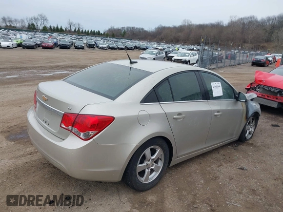 2014 Chevrolet Cruze 1LT z VIN 1G1PC5SB3E7259073, wystawiony jako IAAI lot #41968564 z przebiegiem 27 800 mil mil oraz . Historia ofert i sprzedaży dostępna na DreamBid. Obrazek 4.