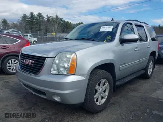 2011 GMC Yukon SLE with VIN 1GKS2AE08BR102747, listed as a IAAI auction lot 41832562 with NaN miles. Bid and sale history available at carsss.com. Image 17.