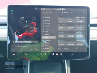 2020 Tesla Model 3 Standard Range Plus z VIN 5YJ3E1EA0LF611657, wystawiony jako IAAI lot #42046234 z przebiegiem 122 557 mil mil oraz . Historia ofert i sprzedaży dostępna na DreamBid. Obrazek 17.