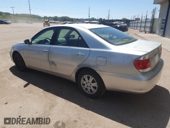 2006 Toyota Camry STD z VIN 4T1BE32K66U660454, wystawiony jako Copart lot #59991605 z przebiegiem 321 820 mil mil oraz Czysty tytuł • Clean title. Historia ofert i sprzedaży dostępna na DreamBid. Obrazek 2.