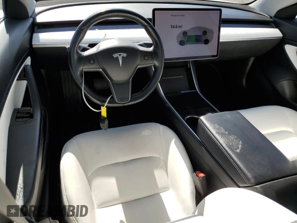 2018 Tesla Model 3 Long Range Battery z VIN 5YJ3E1EB7JF096808, wystawiony jako Copart lot #56592705 z przebiegiem 30 883 mil mil oraz Szkody całkowita. Historia ofert i sprzedaży dostępna na DreamBid. Obrazek 8.