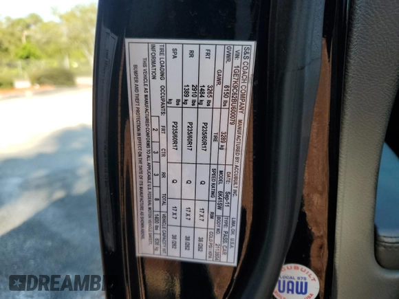 2011 Cadillac DTS Professional Limousine z VIN 1GE7K9C62BU600079, wystawiony jako Copart lot #57912465 z przebiegiem 52 328 mil mil oraz Tytuł czysty. Historia ofert i sprzedaży dostępna na DreamBid. Obrazek 12.