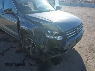 2018 Volkswagen Tiguan SEL z VIN 3VV3B7AXXJM088230, wystawiony jako IAAI lot #41680855 z przebiegiem 130 807 mil mil oraz . Historia ofert i sprzedaży dostępna na DreamBid. Obrazek 6.