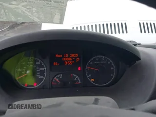 2017 Ram ProMaster Cargo z VIN 3C6TRVNG4HE534781, wystawiony jako IAAI lot #42274362 z przebiegiem 133 686 mil mil oraz . Historia ofert i sprzedaży dostępna na DreamBid. Obrazek 7.