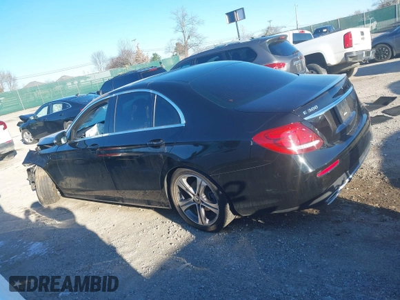 2019 Mercedes-Benz E-Class E 300 with VIN WDDZF4JB2KA526498, listed as a IAAI auction lot 40994058 with 74,282 mi miles. Bid and sale history available at carsss.com. Image 14.