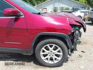 2017 Jeep Cherokee Latitude z VIN 1C4PJMCS2HW615674, wystawiony jako IAAI lot #42407282 z przebiegiem 98 185 mil mil oraz . Historia ofert i sprzedaży dostępna na DreamBid. Obrazek 19.