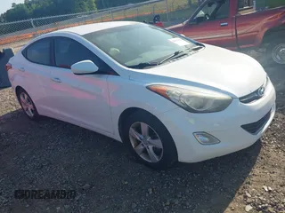 2013 Hyundai Elantra GLS z VIN 5NPDH4AE2DH324863, wystawiony jako IAAI lot #42177395 z przebiegiem 140 197 mil mil oraz . Historia ofert i sprzedaży dostępna na DreamBid. Obrazek 1.